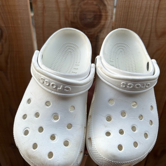 CROCS Kids Classic Clog - White size J4 - Picture 1 of 7